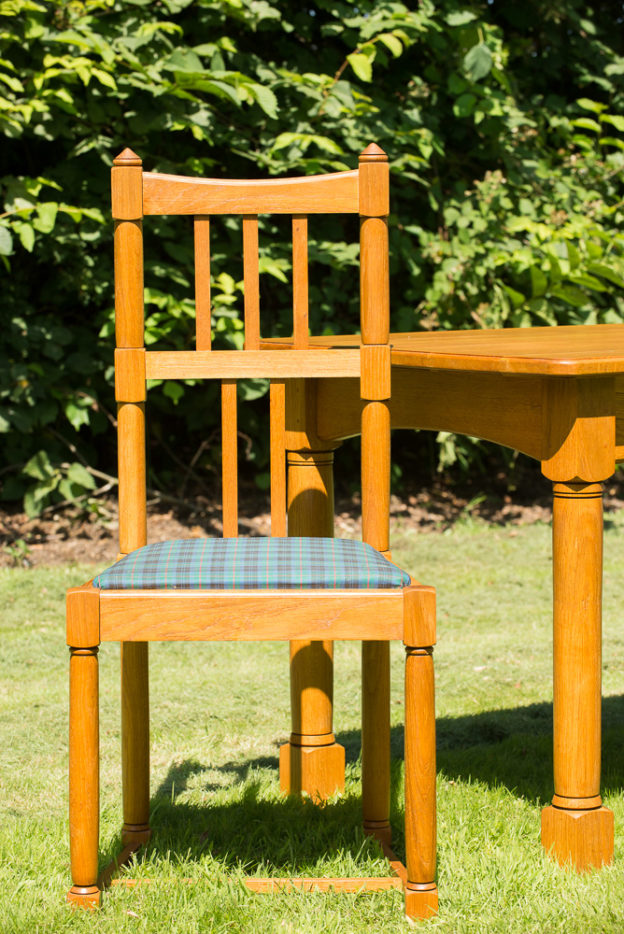 Oak table and chairs 2